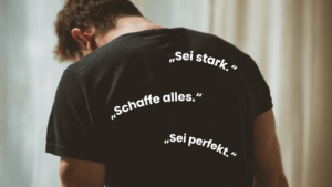 Mehr über den Artikel erfahren Was sozialer Druck mit deiner Psyche macht – und warum Rollenbilder so schwer loszulassen sind